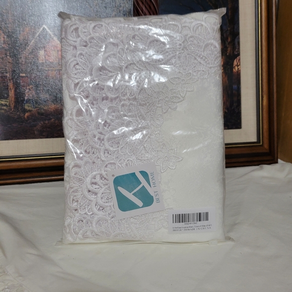 Table Cloth - Picture 1 of 4